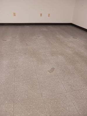 Before & After Floor Cleaning and Waxing in Arlington Heights, OH (2)